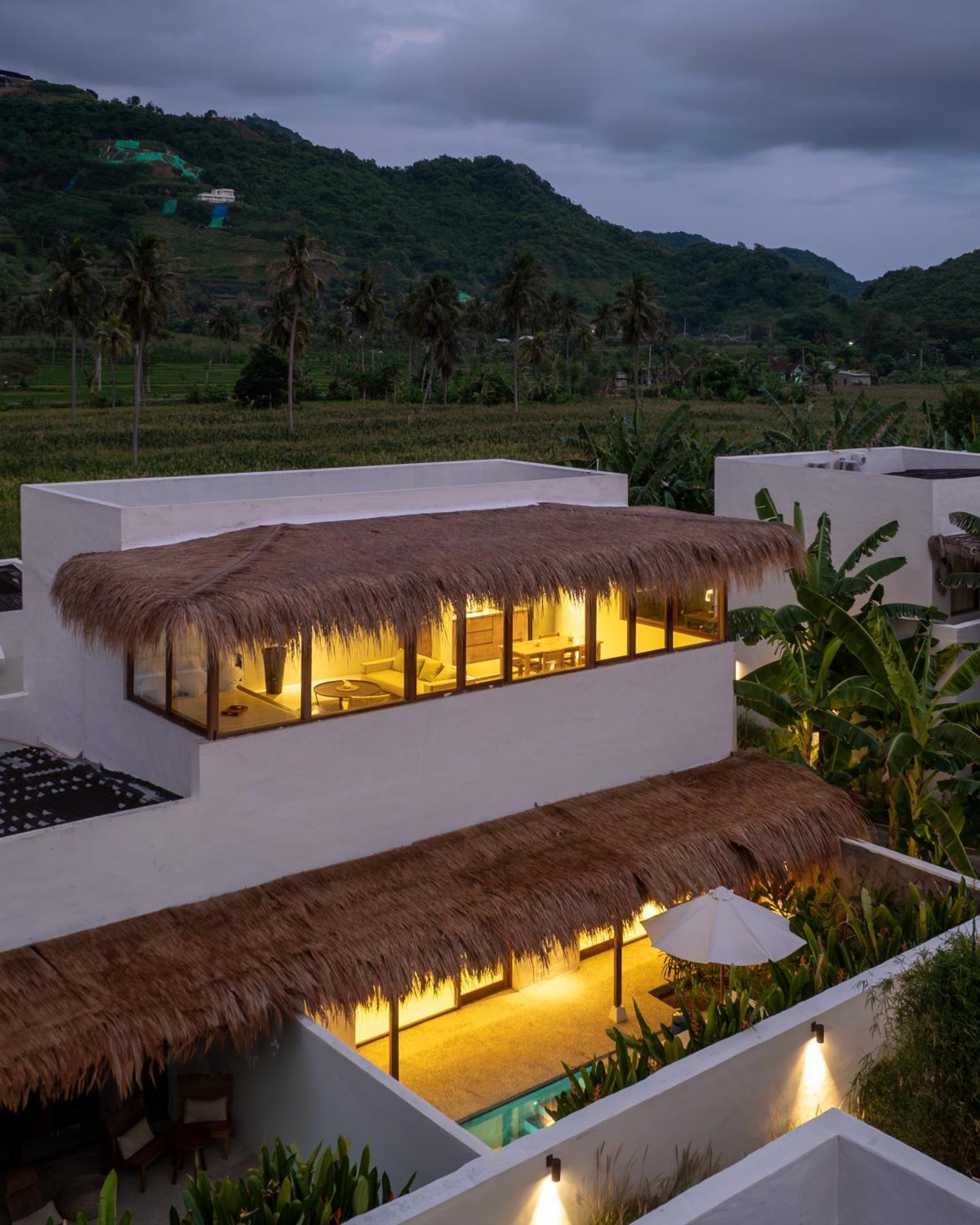 Amber Lombok Beach Resort Селонг-Беланак Экстерьер фото